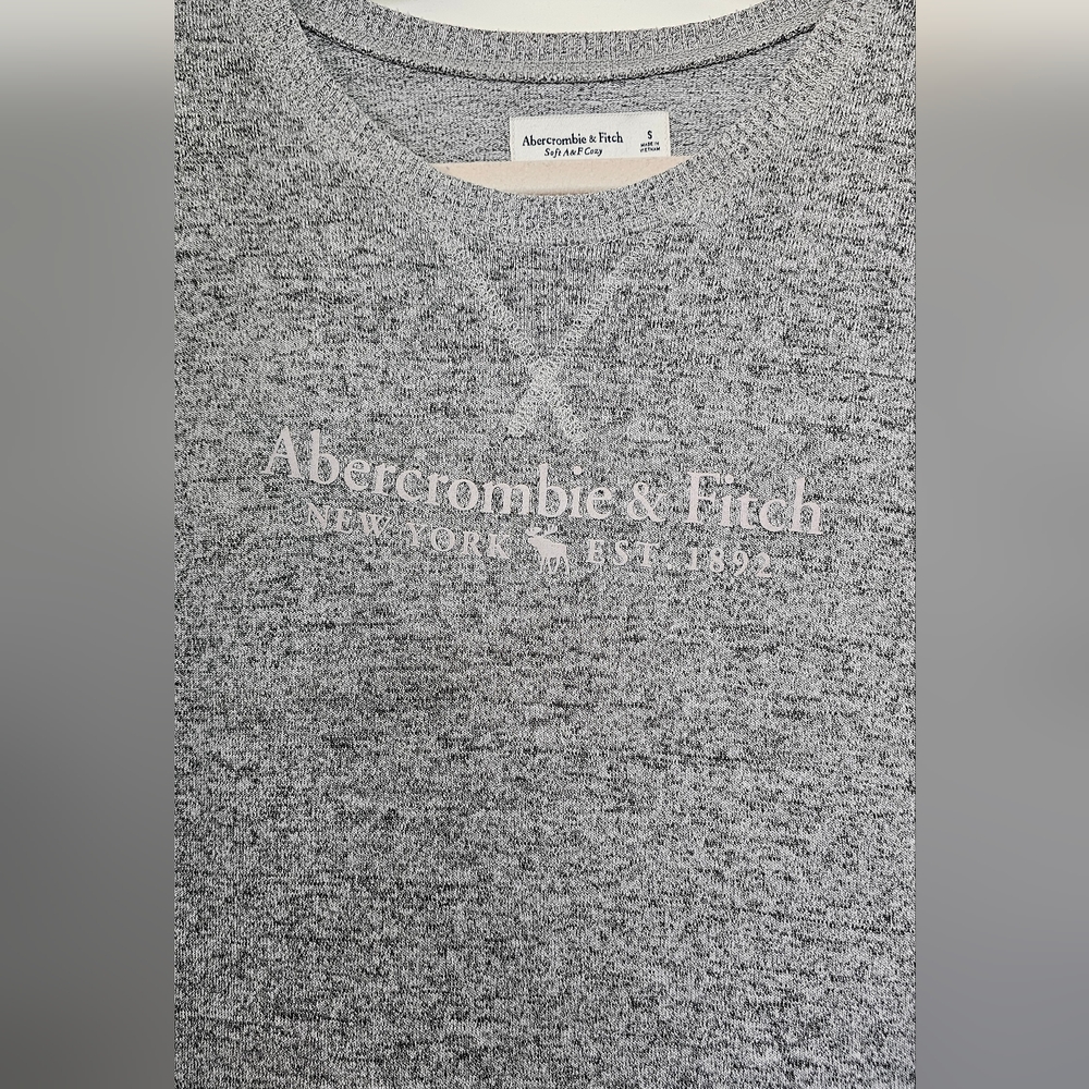 Abercrombie & Fitch Heather Gray Sweatshirt - Picture 3 of 4